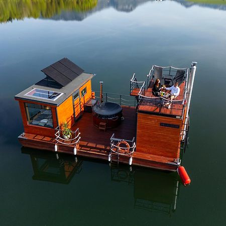 Aquachill Houseboat & Wellness Hotel Liptovsky Trnovec Ngoại thất bức ảnh