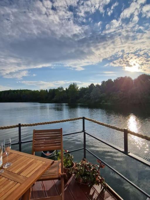 Aquachill Houseboat & Wellness Hotel Liptovsky Trnovec Ngoại thất bức ảnh