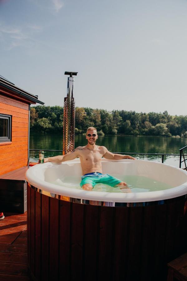 Aquachill Houseboat & Wellness Hotel Liptovsky Trnovec Ngoại thất bức ảnh