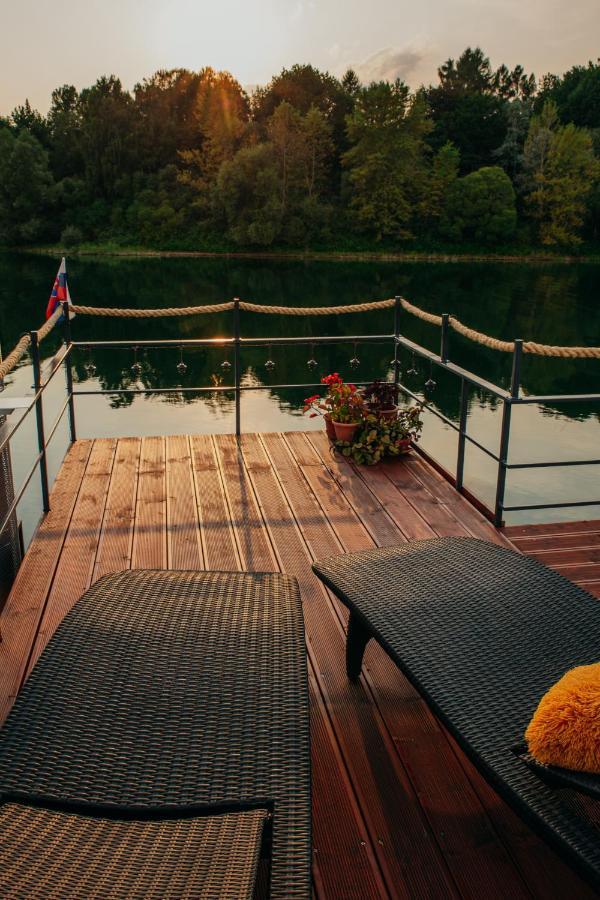 Aquachill Houseboat & Wellness Hotel Liptovsky Trnovec Ngoại thất bức ảnh