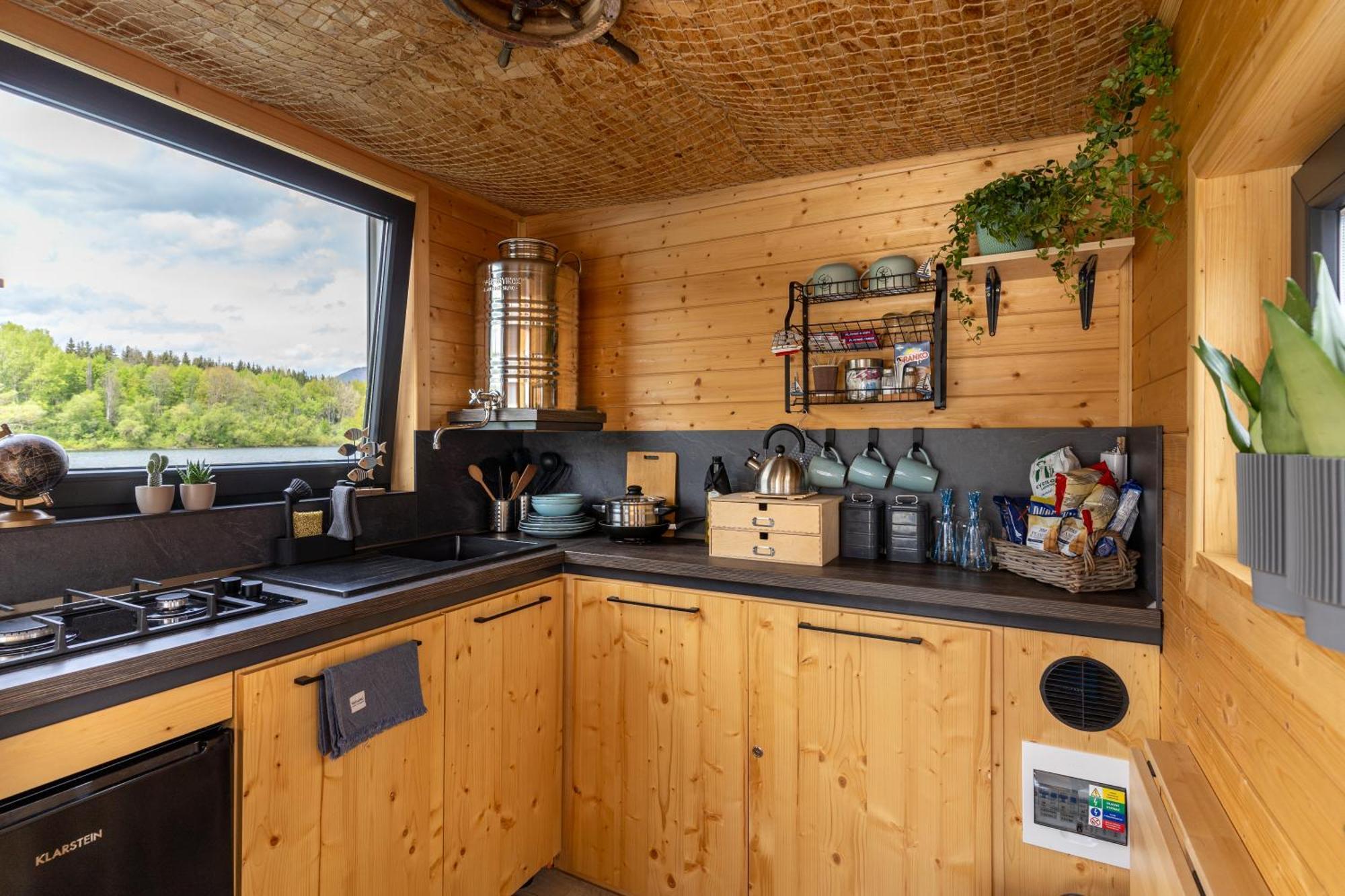 Aquachill Houseboat & Wellness Hotel Liptovsky Trnovec Ngoại thất bức ảnh