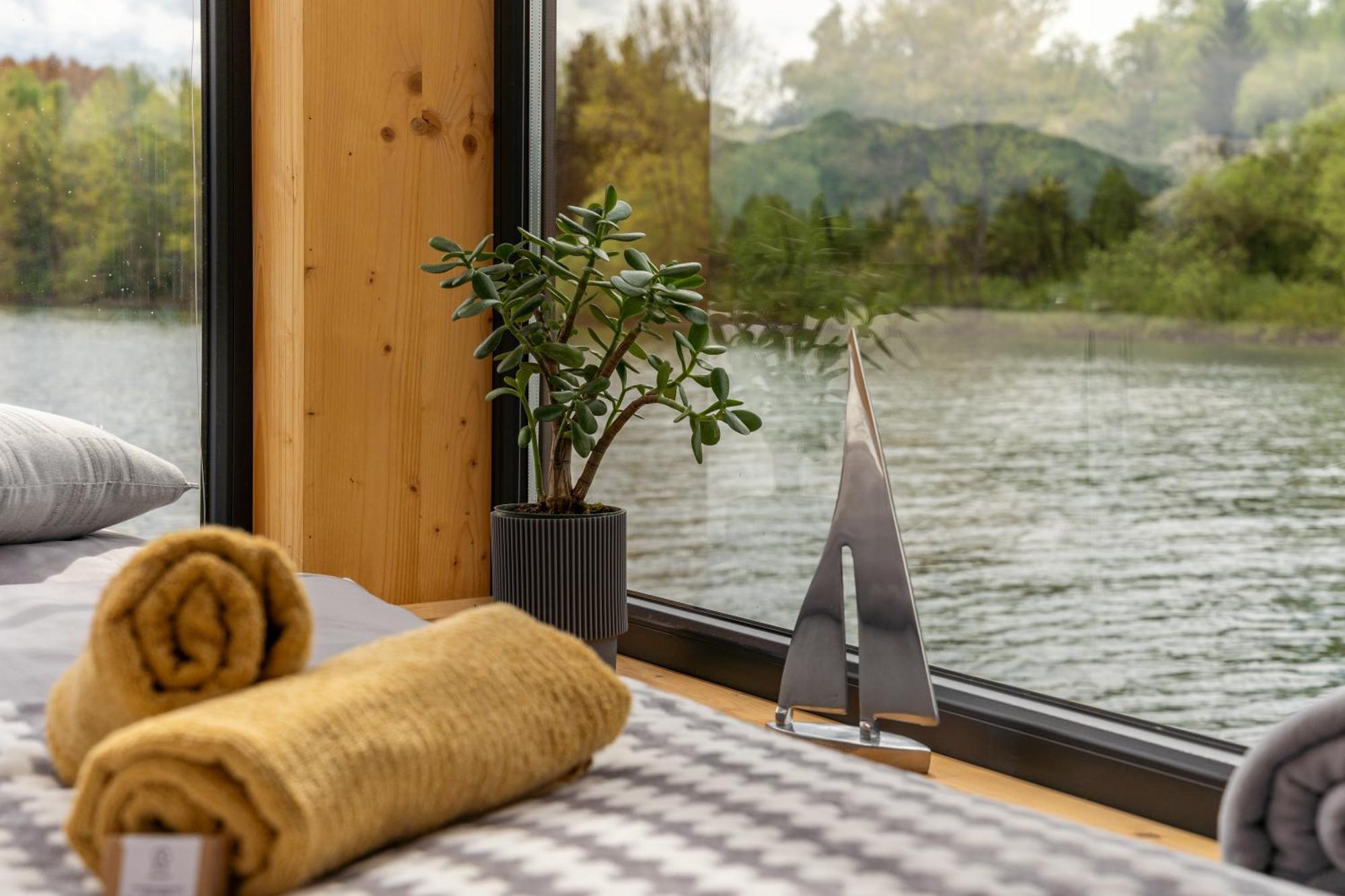 Aquachill Houseboat & Wellness Hotel Liptovsky Trnovec Ngoại thất bức ảnh